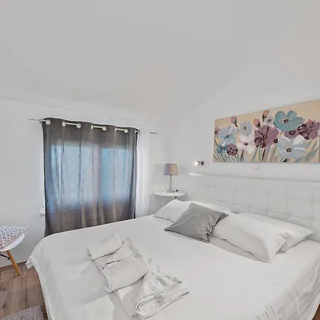 Petrina Apartment