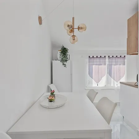 Petrina Apartment *