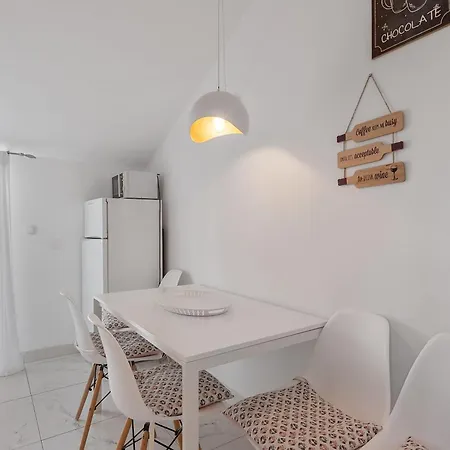 Petrina Apartment *
